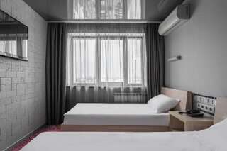 Отель Маринс Парк  Нижний Новгород Стандарт улучшенный с двумя односпальными кроватями.-1