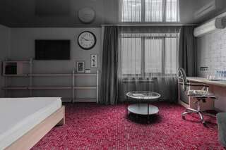 Отель Маринс Парк  Нижний Новгород Люкс студио с двухспальной кроватью и диваном.-2